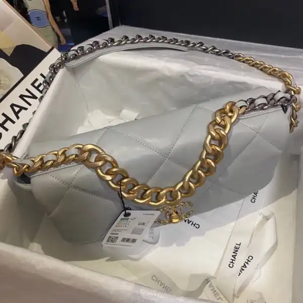 CHANEL 19 FLAP BAG