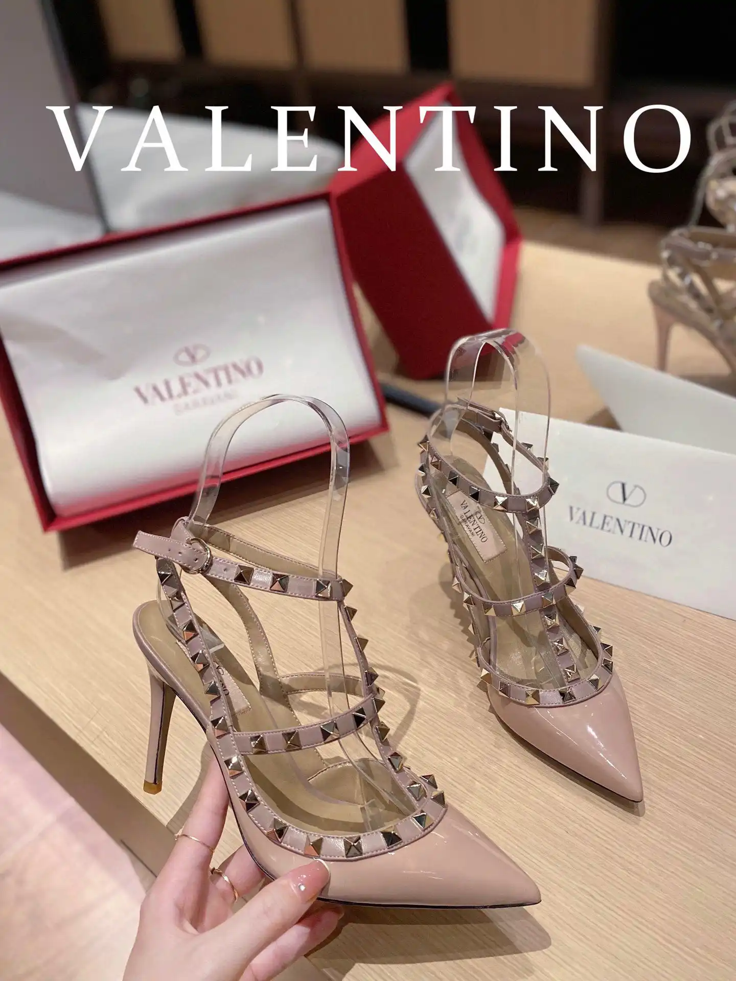 Frstbag ru VALENTINO ROCKSTUD SANDAL