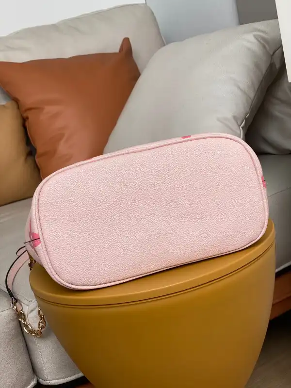 LOUIS VUITTON MARSHMALLOW