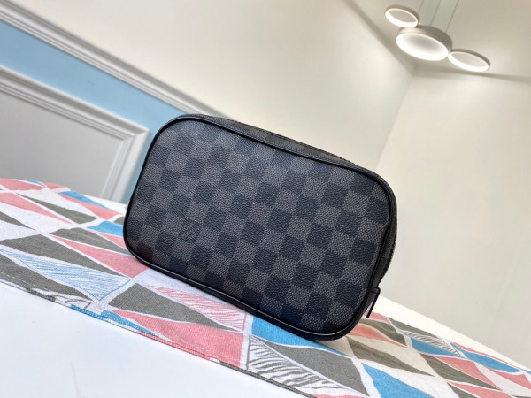 [FREE SHIPPING] LOUIS VUITTON TOILETRY POUCH PM