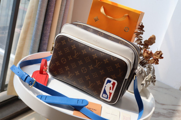 HOT SALE LOUIS VUITTON LVXNBA NIL MESSENGER