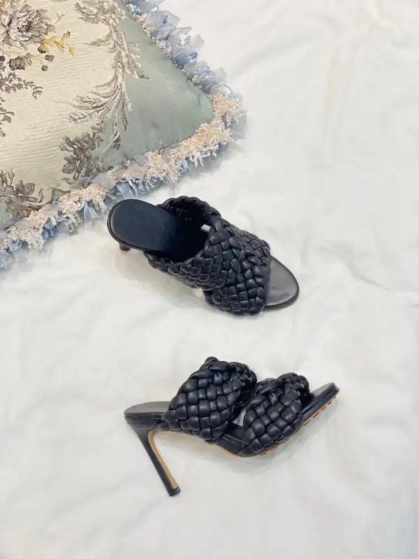 BOTTEGA VENETA Curve