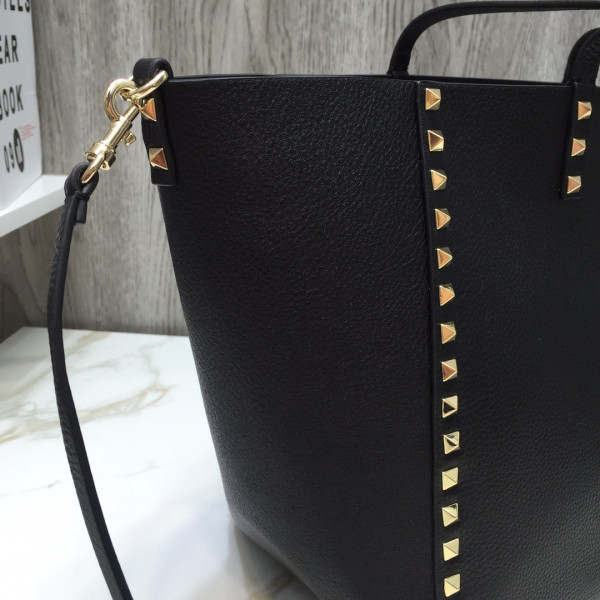 HOT SALE VALENTINO MEDIUM GRAIN CALFSKIN LEATHER ROCKSTUD BAG