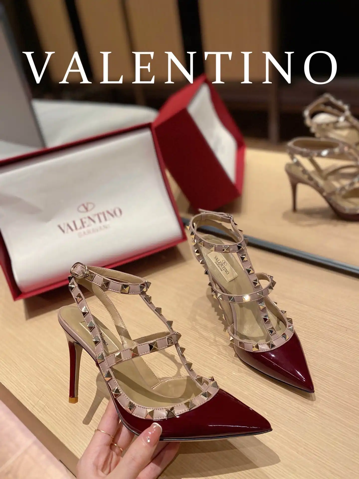 VALENTINO ROCKSTUD SANDAL