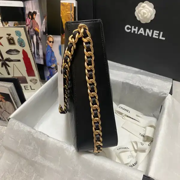 CHANEL HIPPIE BAG