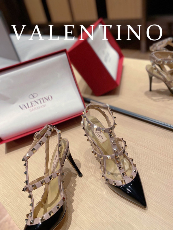 HOT SALE VALENTINO ROCKSTUD SANDAL