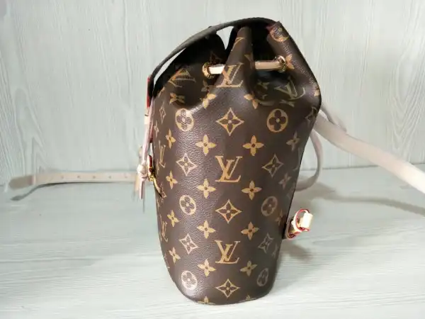 First bag ru Louis Vuitton MONTSOURIS