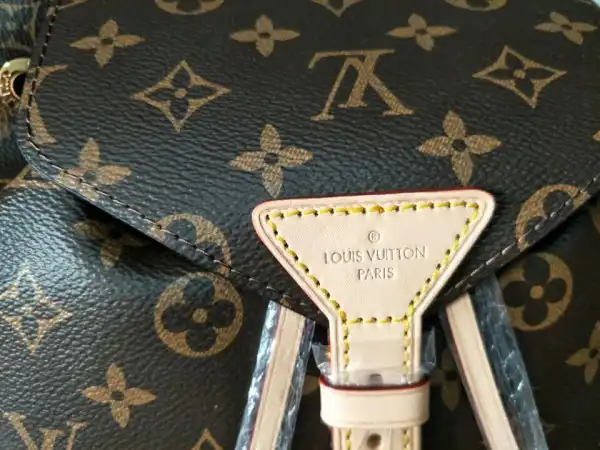 First bag ru Louis Vuitton MONTSOURIS