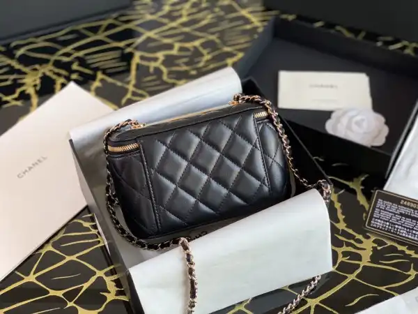 First bag ru CHANEL SMALL VANITY WITH CHANELASSIC CHAIN