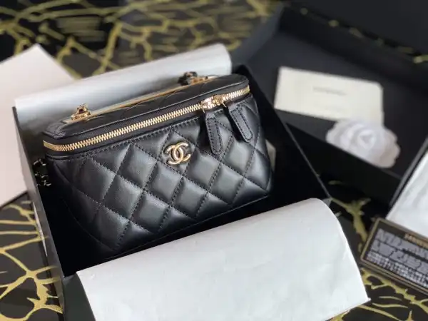 First bag ru CHANEL SMALL VANITY WITH CHANELASSIC CHAIN