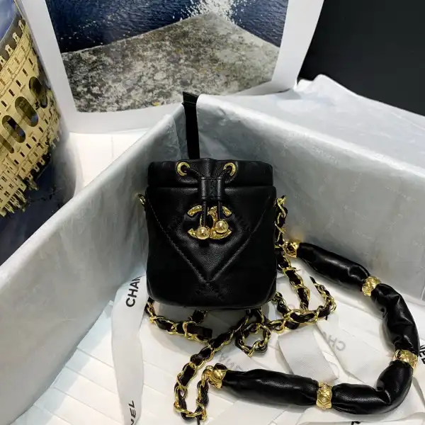 CHANEL CHANELUTCH WITH CHAIN