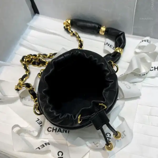 CHANEL CHANELUTCH WITH CHAIN