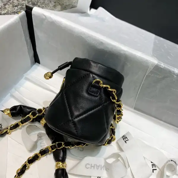 CHANEL CHANELUTCH WITH CHAIN