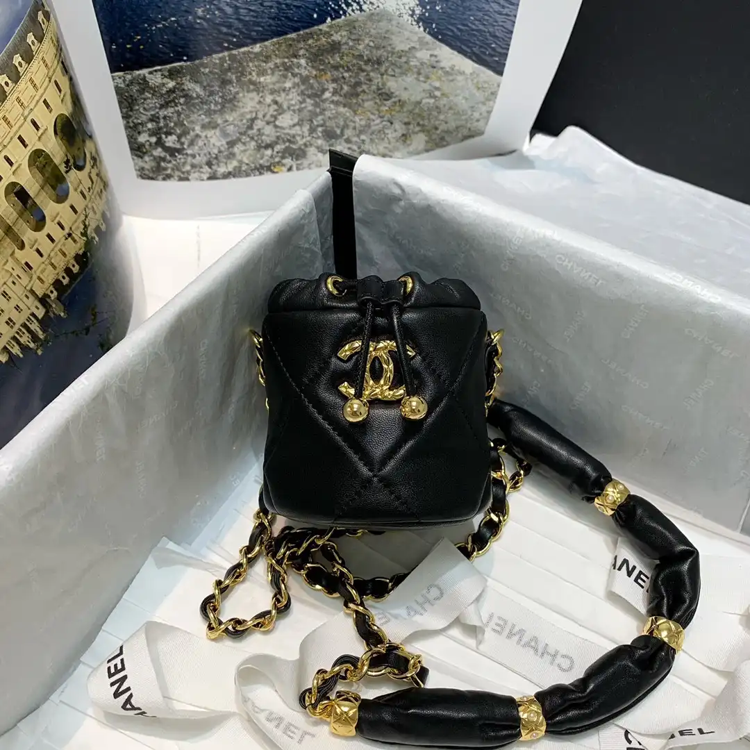 CHANEL CHANELUTCH WITH CHAIN