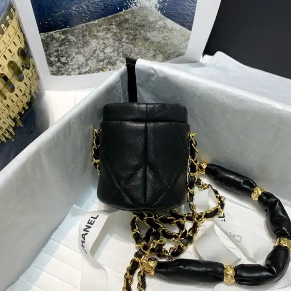 CHANEL CHANELUTCH WITH CHAIN