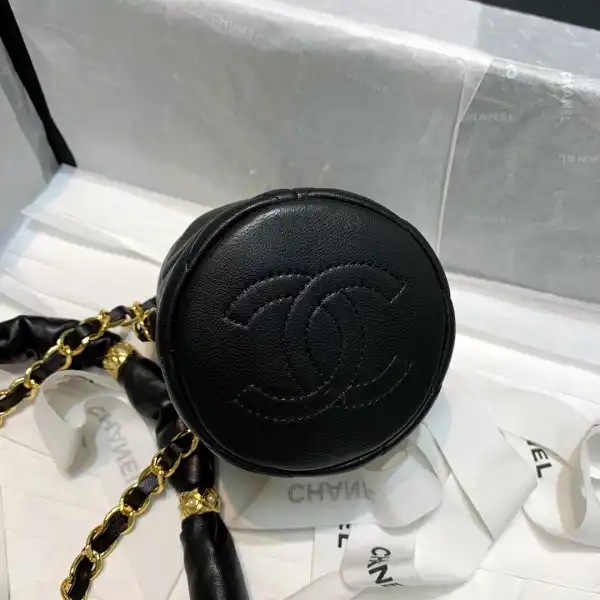 CHANEL CHANELUTCH WITH CHAIN