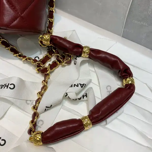 CHANEL CHANELUTCH WITH CHAIN