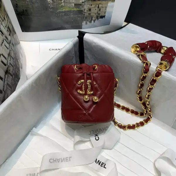 CHANEL CHANELUTCH WITH CHAIN