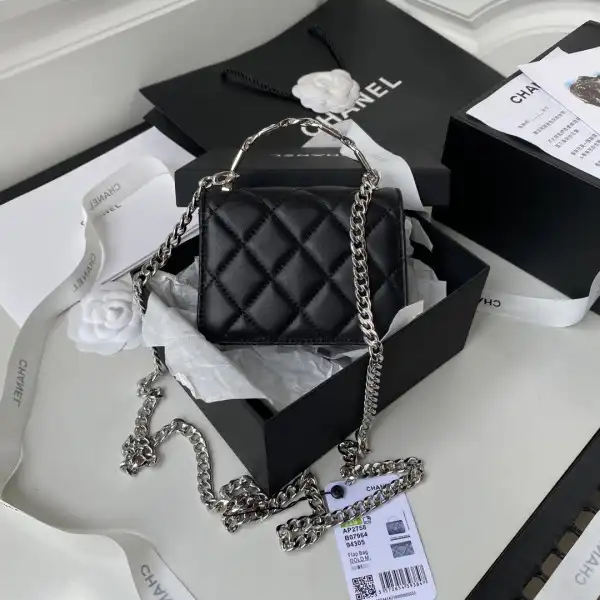 First bag ru CHANEL CHANELUTCH WITH CHAIN