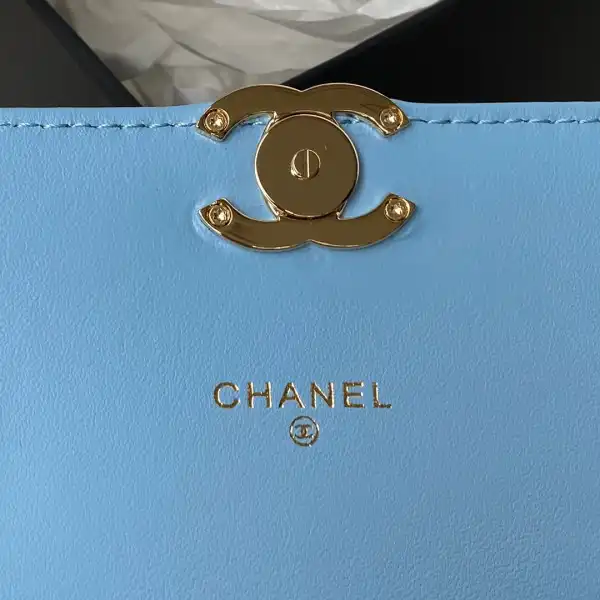 CHANEL CHANELUTCH WITH CHAIN