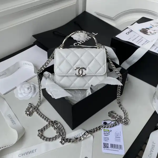 CHANEL CHANELUTCH WITH CHAIN