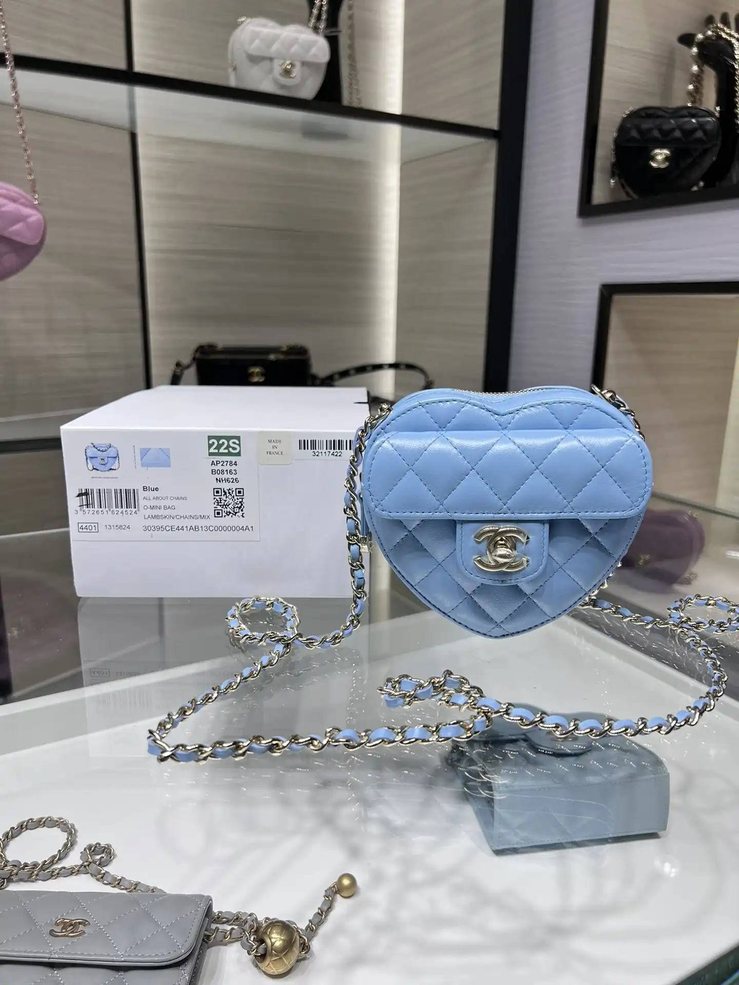 Firstbag Ru CHANEL HEART CHANELUTCH WITH CHAIN