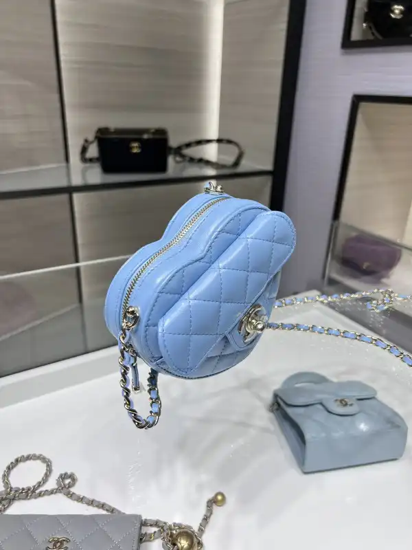 Firstbag Ru CHANEL HEART CHANELUTCH WITH CHAIN