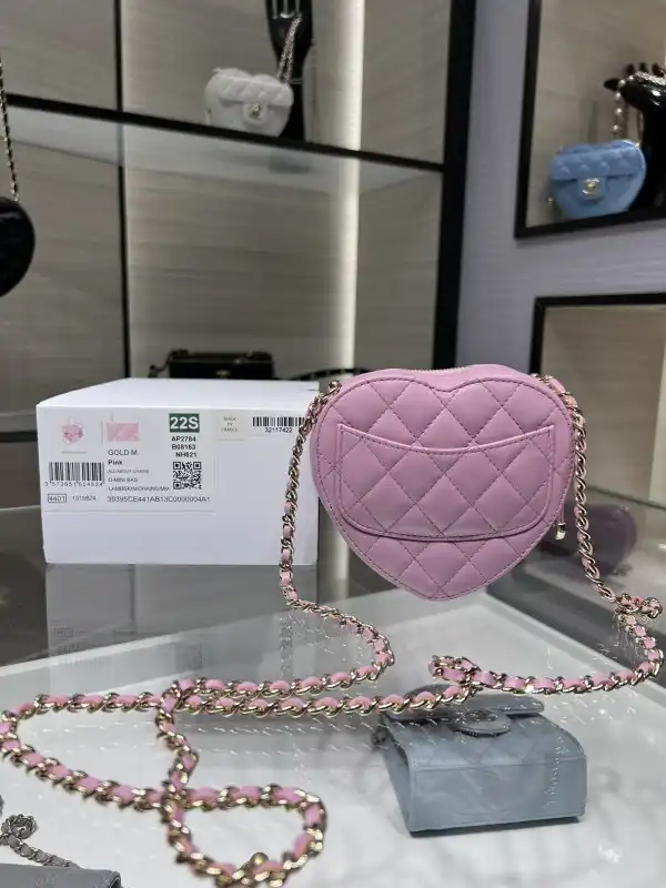 Bagsoffer yupoo CL HEART CLUTCH WITH CHAIN