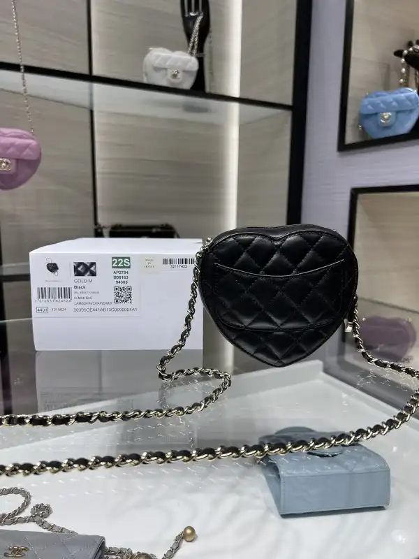 Yupoo bagsoffer CL HEART CLUTCH WITH CHAIN