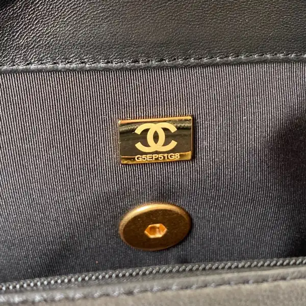 CHANEL 19 FLAP BAG