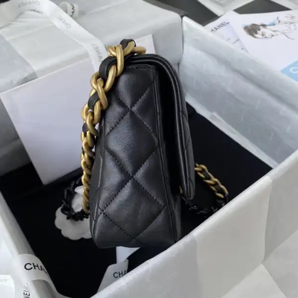 First bag ru CHANEL SMALL FLAP BAG