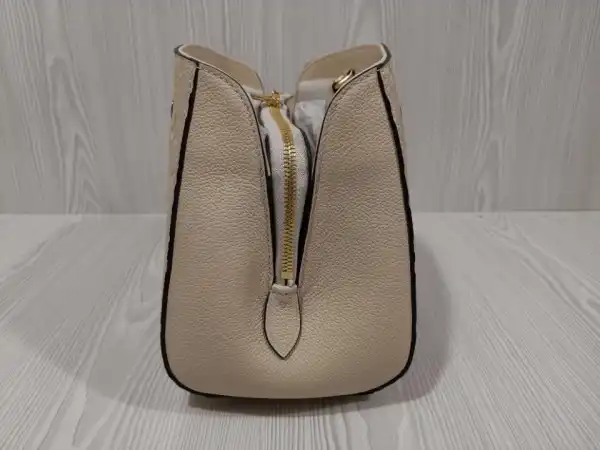 First bag ru LOUIS VUITTON MONTAIGNE BB