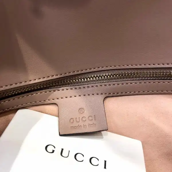 First bag ru Gucci GG Marmont 31CM