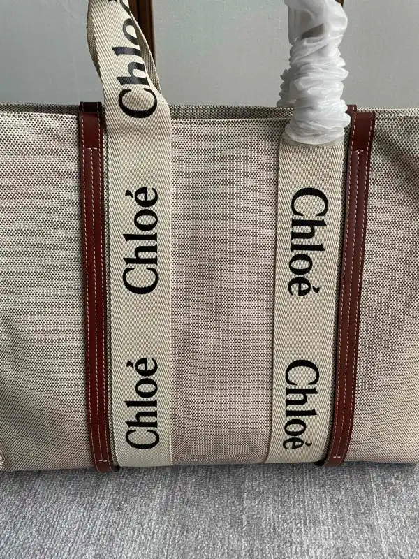 CHLOÉ LARGE WOODY TOTE BAG