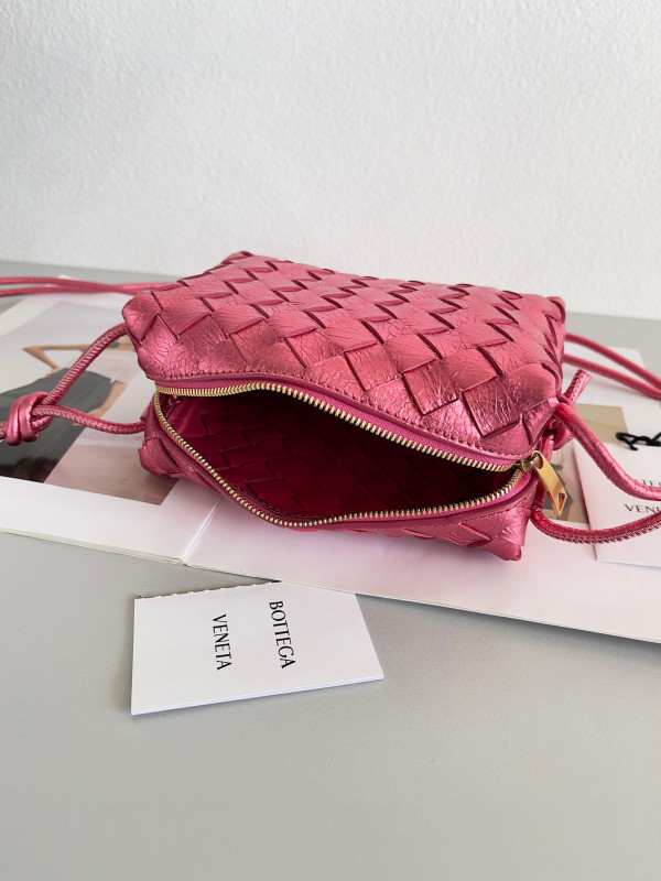 [FREE SHIPPING] BOTTEGA VENETA Mini Loop Camera Bag