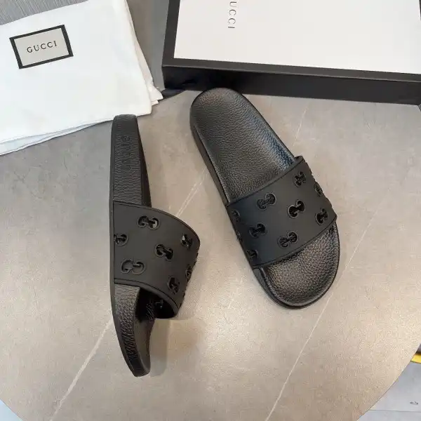 GUCCI SLIPPERS