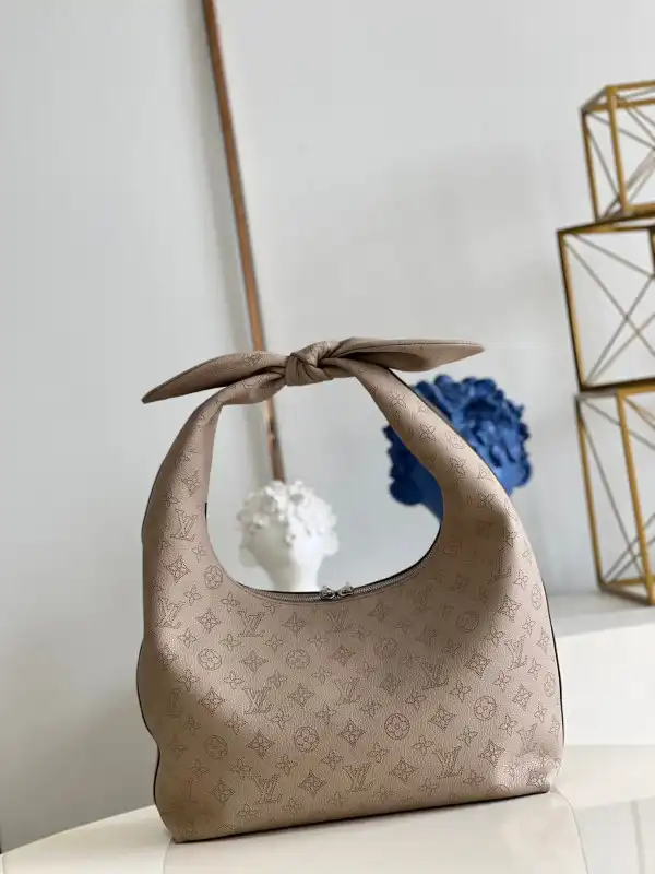 LOUIS VUITTON WHY KNOT