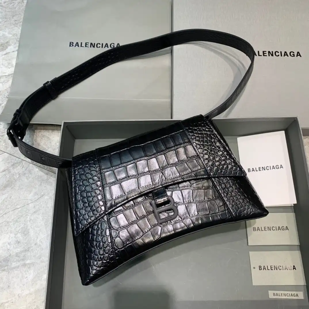 First bag ru BALENCIAGA DOWNTOWN MEDIUM SHOULDER BAG