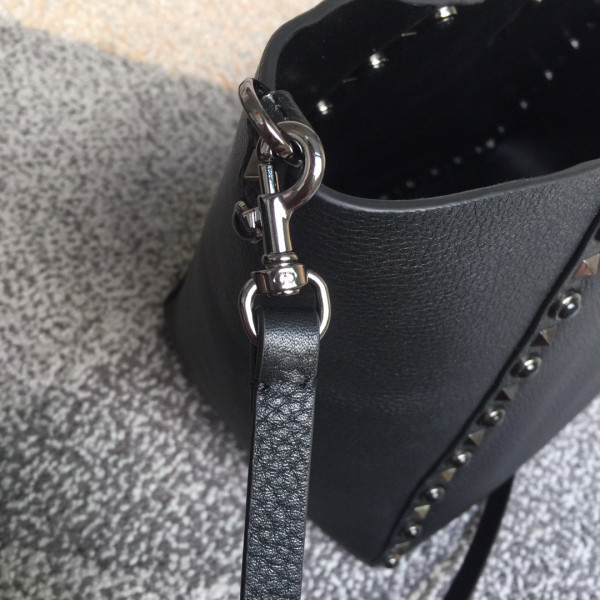 HOT SALE VALENTINO MEDIUM GRAIN CALFSKIN LEATHER ROCKSTUD BAG