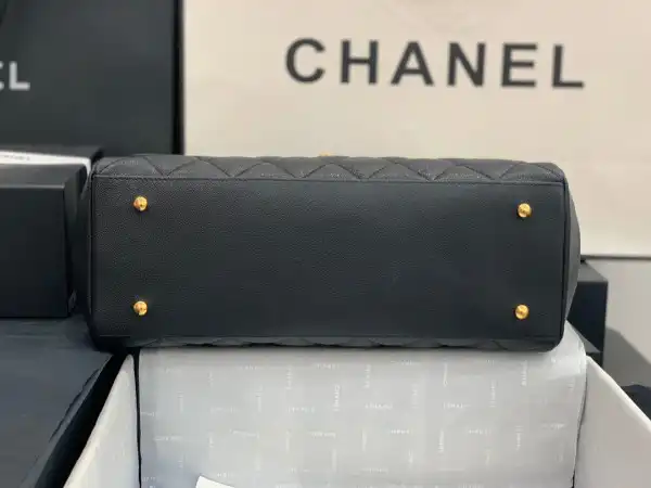 CHANEL FLAP BAG CAVIAR