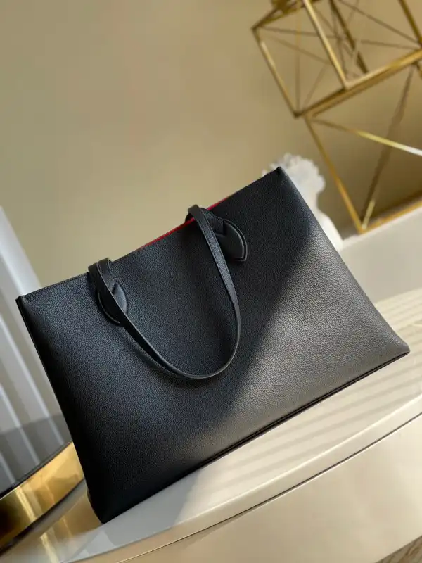 First bag ru LOUIS VUITTON LOCKME SHOPPER