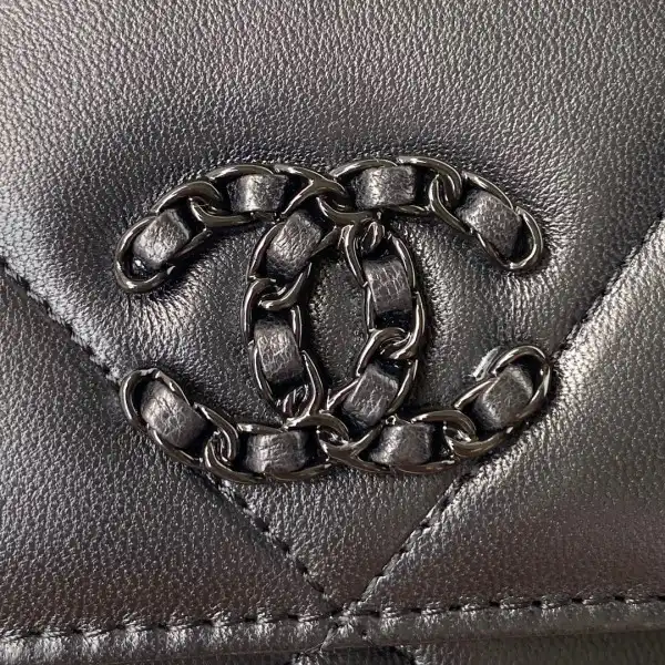 CHANEL19 WALLET ON CHAIN