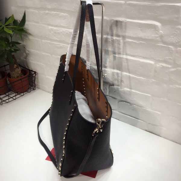 HOT SALE VALENTINO MEDIUM GRAIN CALFSKIN LEATHER ROCKSTUD BAG