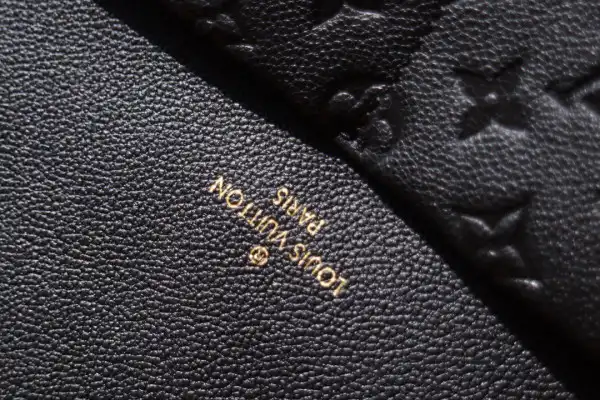 LOUIS VUITTON MAIDA HOBO