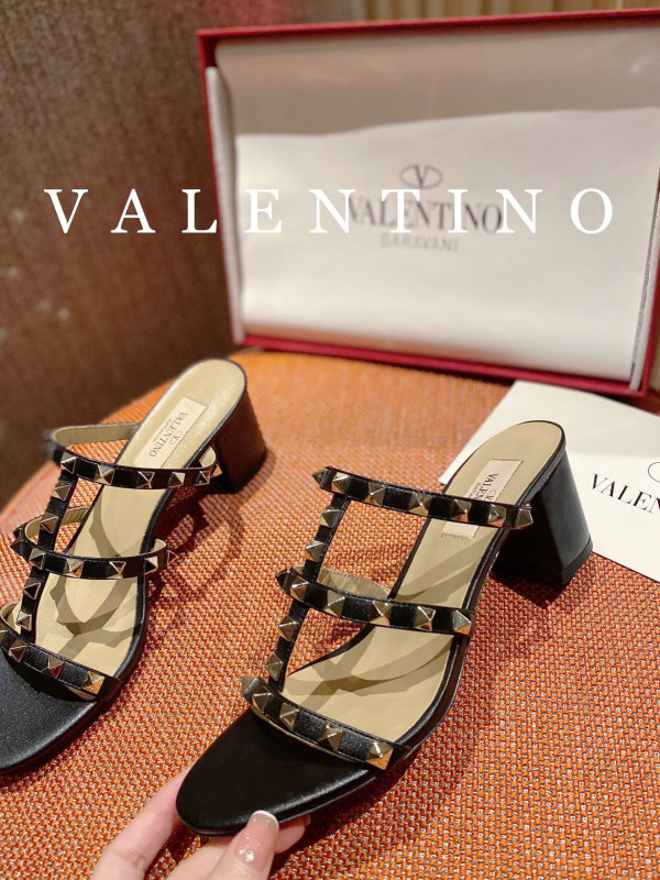 HOT SALE VALENTINO ROCKSTUD CALFSKIN LEATHER SLIDE SANDAL