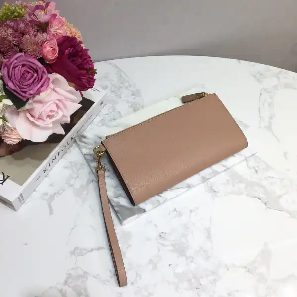 Bagsoffer yupoo VALENTINO GARAVANI VSLING GRAINY CLUTCH