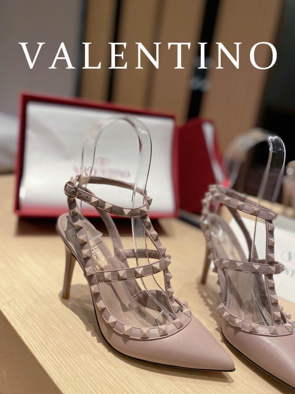 HOT SALE VALENTINO ROCKSTUD SANDAL