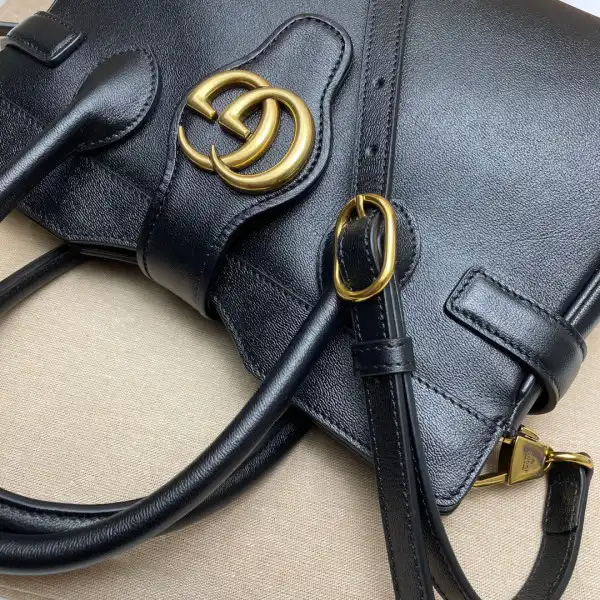 First Bag Ru GUCCI Small top handle bag with Double G