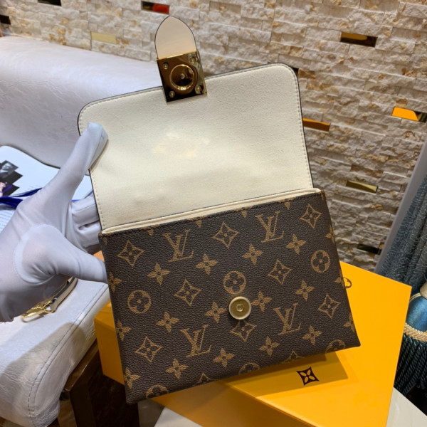 LOUIS VUITTON LOCKY BB