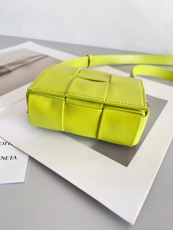 [FREE SHIPPING] BOTTEGA VENETA Candy mini Cassette-12*8*4cm